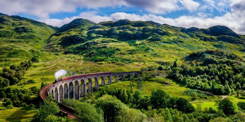 Glenfinnan Viaduct in Schotland met Galtic