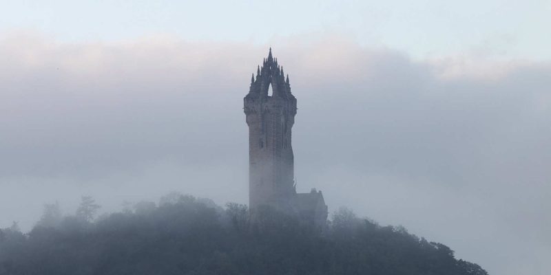 Wallace Monument in de mist in Schotland Reizen met Galtic
