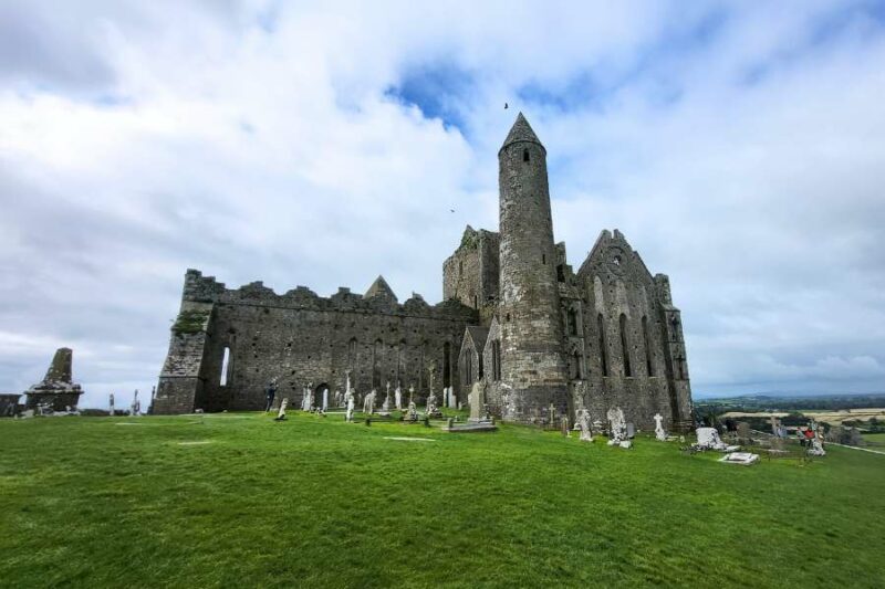 Rock of Cashel in Ierland met Galtic